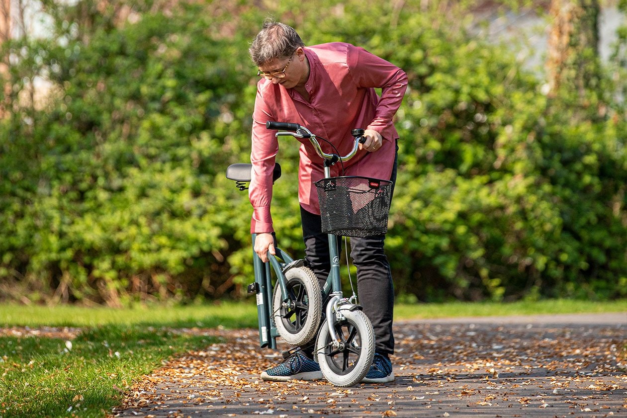 Folding walking aid and light City walking support